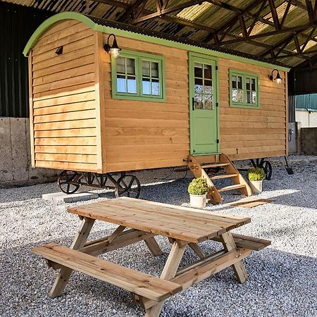 Finest Retreats - The Shepherd'S Hut At Northcombe Farm Beaworthy Exterior foto