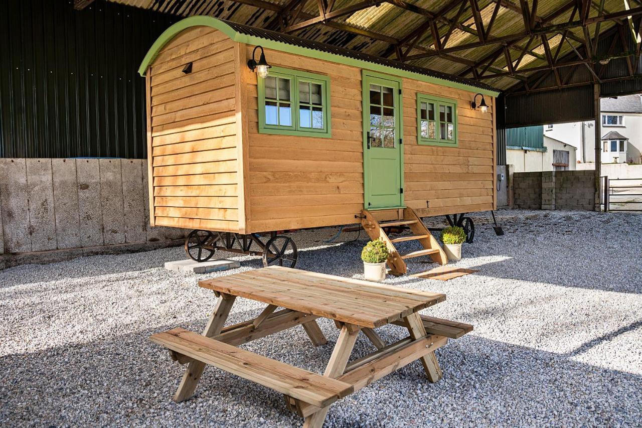 Finest Retreats - The Shepherd'S Hut At Northcombe Farm Beaworthy Exterior foto