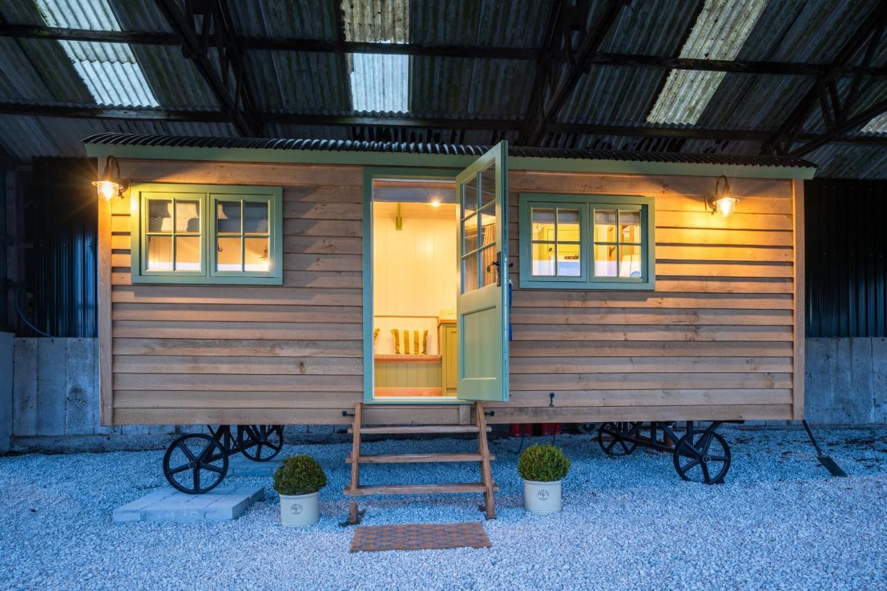 Finest Retreats - The Shepherd'S Hut At Northcombe Farm Beaworthy Exterior foto