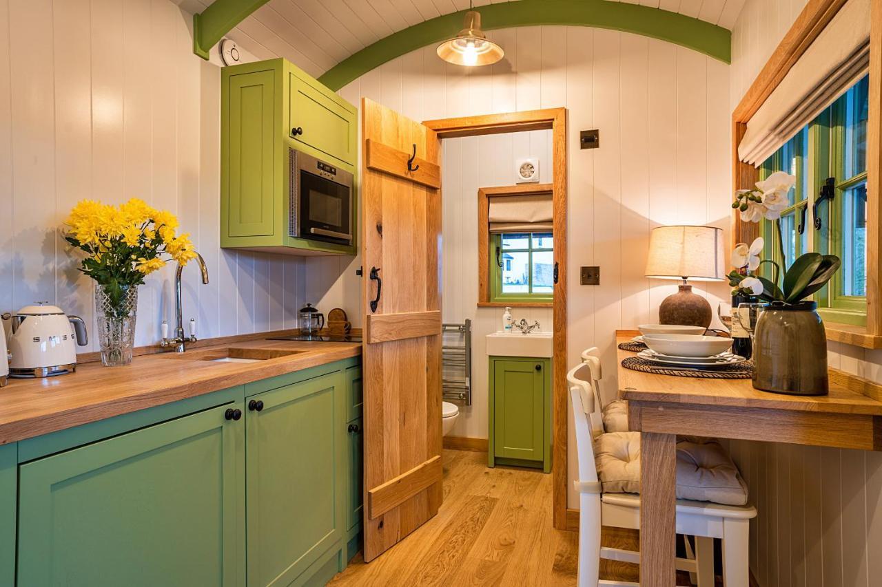 Finest Retreats - The Shepherd'S Hut At Northcombe Farm Beaworthy Exterior foto